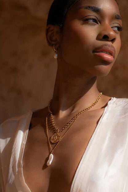 ALESSIA PEARL HOOPS