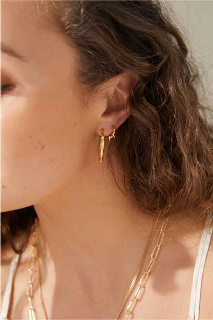 DELICATE-SPIKE-HUGGIES-GOLD