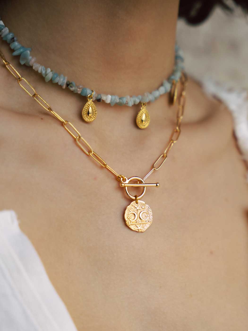 CLOSE UP CELESTIAL GOLD NECKLACE