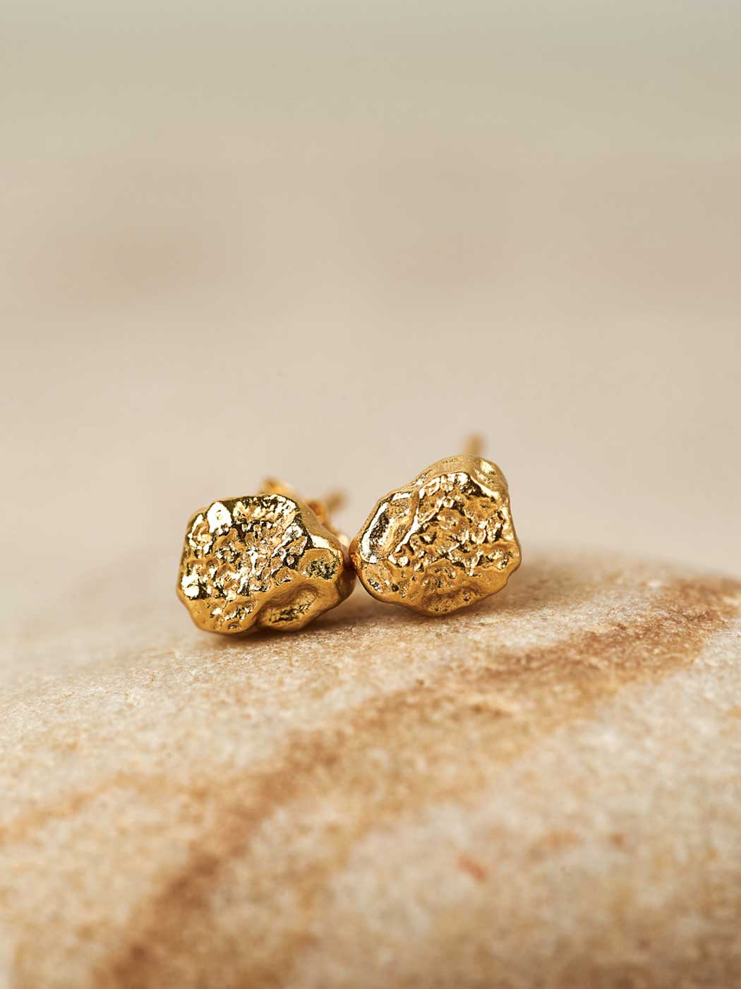 MAGMA-TEXTURED-ORGANIC-STUDS-CLOSE