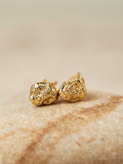 MAGMA-TEXTURED-ORGANIC-STUDS-CLOSE