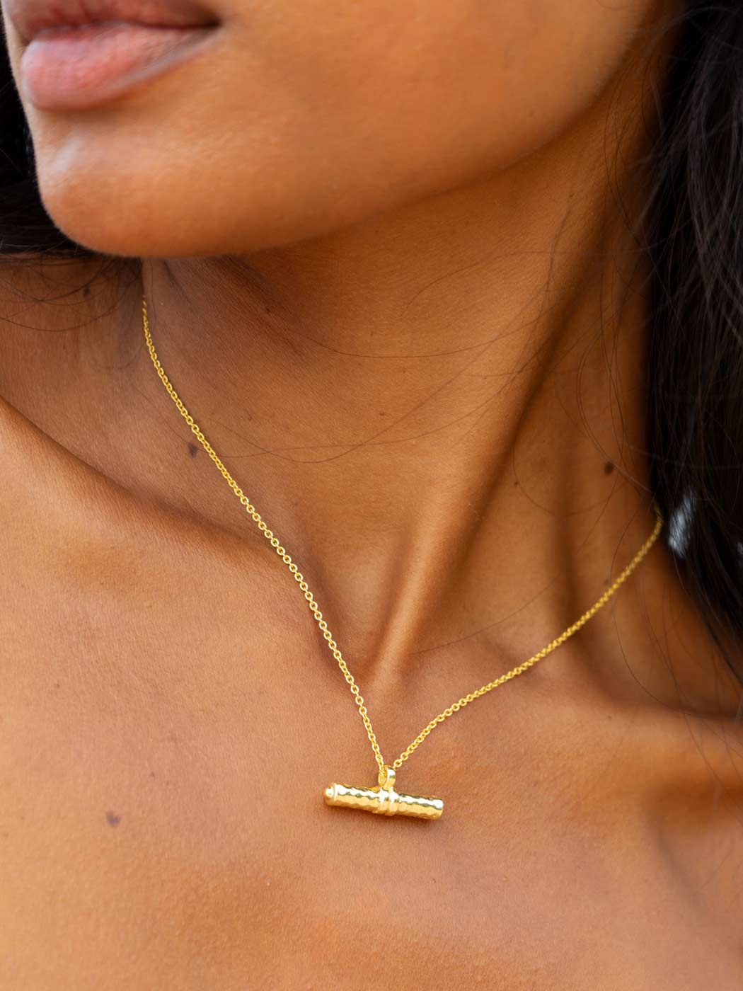 margot-tbar-necklace-close