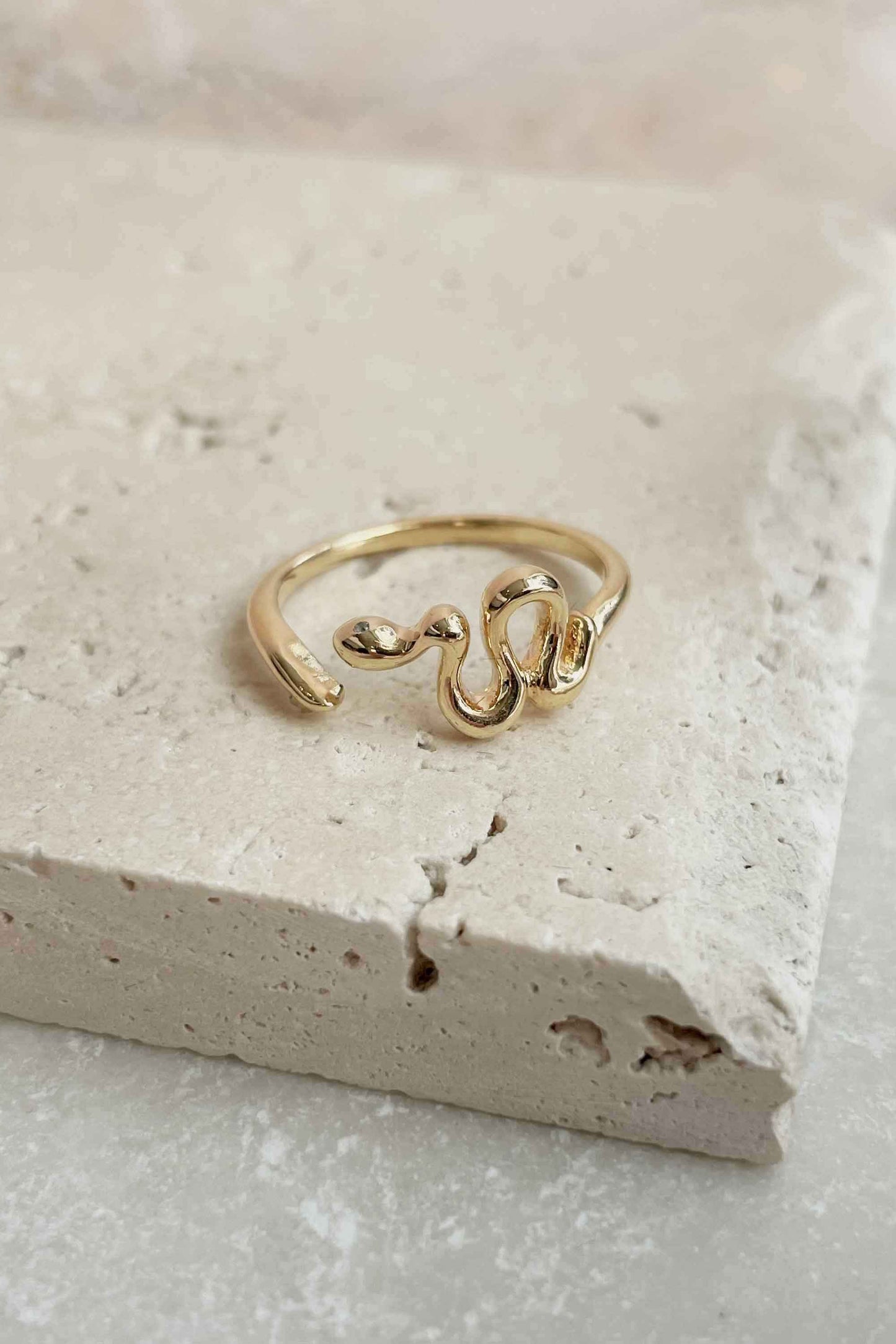 GOLD-ADJUSTABLE-STATEMENT-SNAKE-RING-CLOSE-FLAY-LAY
