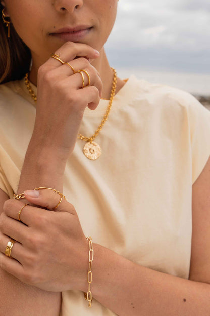 gold-paperclip-modern-classic-chain-bracelet-on-body-angle