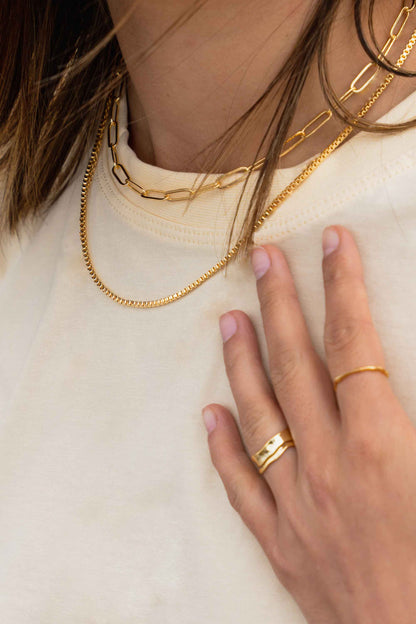 modern-delicate-box-chain-gold-necklace